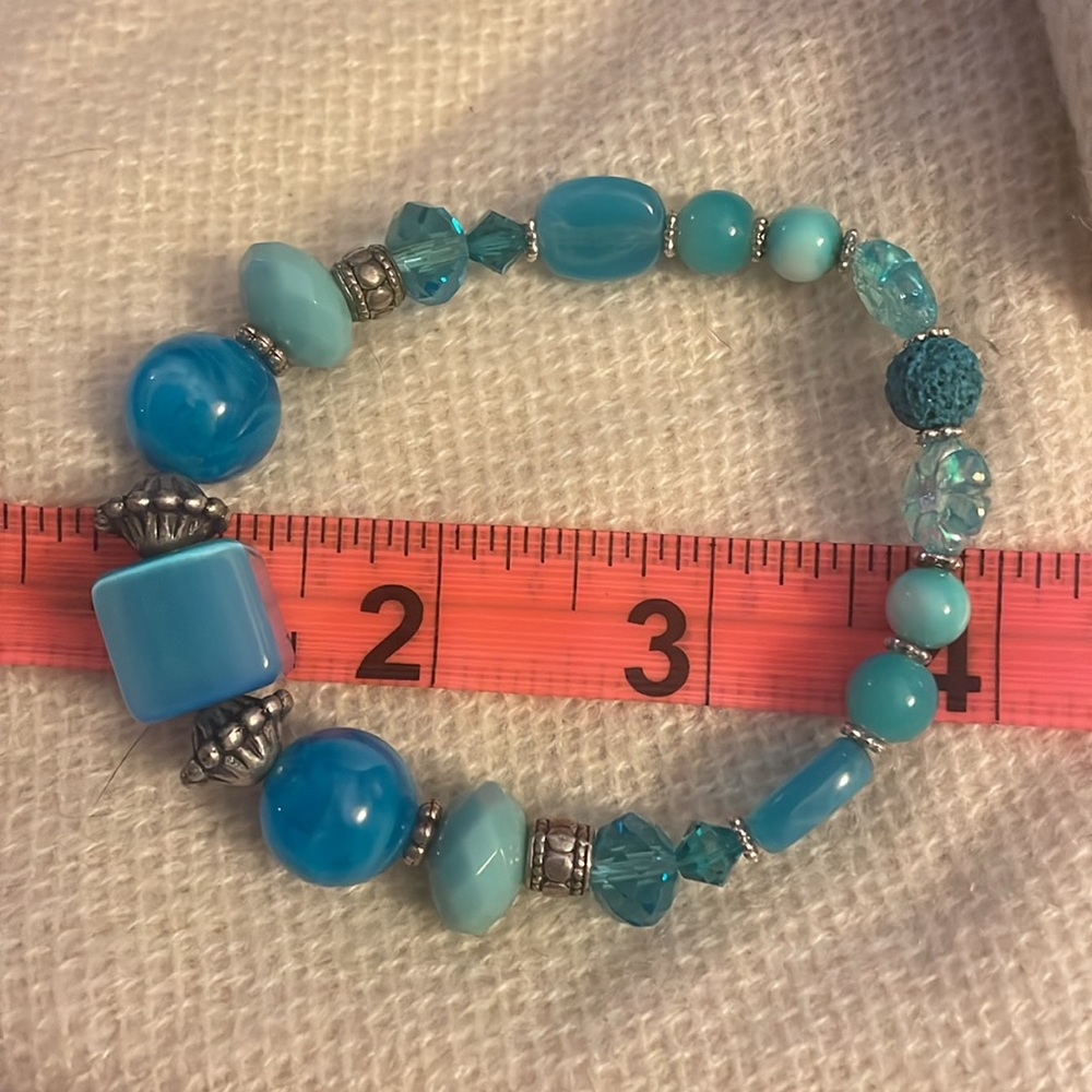Blue bead bracelet - Picture 2 of 3